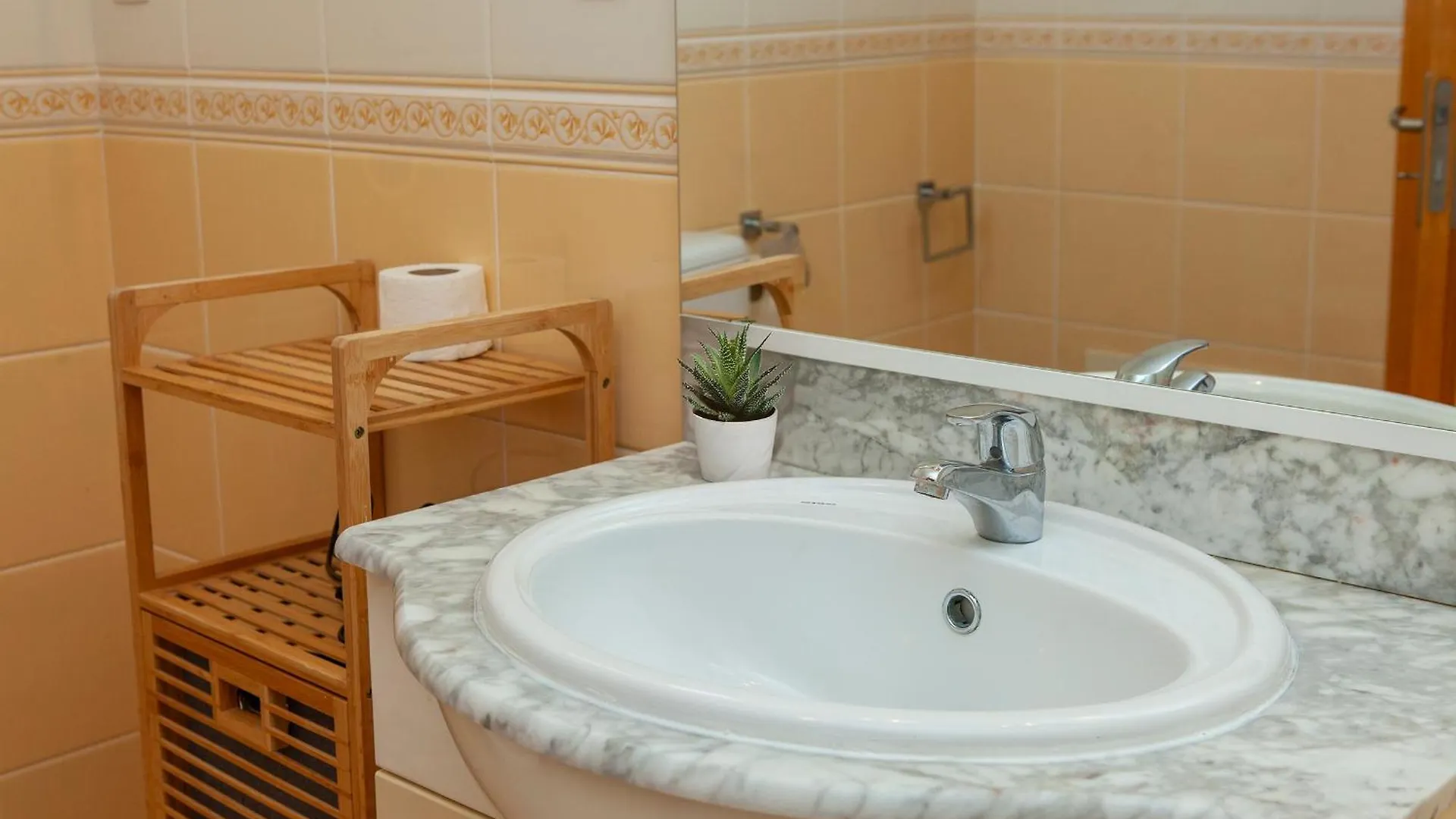 B73 - Luz Sun Holiday Apartment Lagos